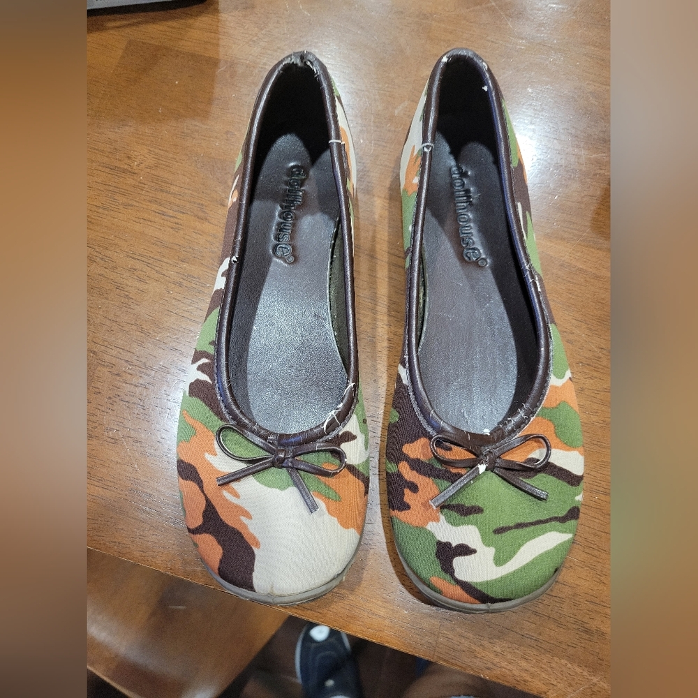 Dollhouse Fabric & Faux Leather Trim Camouflage Ballet Flats Size 5